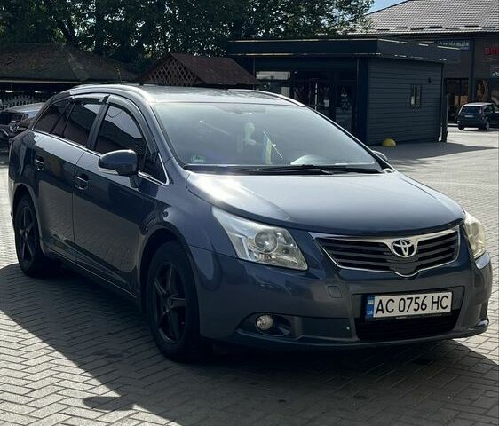 Синій Тойота Авенсіс, об'ємом двигуна 2 л та пробігом 263 тис. км за 8300 $, фото 1 на Automoto.ua