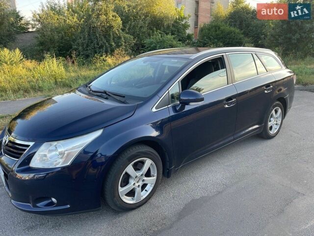 Синий Тойота Авенсис, объемом двигателя 2 л и пробегом 294 тыс. км за 8000 $, фото 1 на Automoto.ua