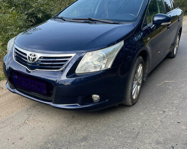 Синий Тойота Авенсис, объемом двигателя 2.2 л и пробегом 218 тыс. км за 9600 $, фото 1 на Automoto.ua