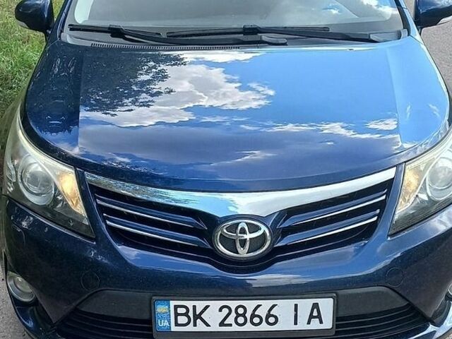 Синій Тойота Авенсіс, об'ємом двигуна 2 л та пробігом 248 тис. км за 8850 $, фото 1 на Automoto.ua