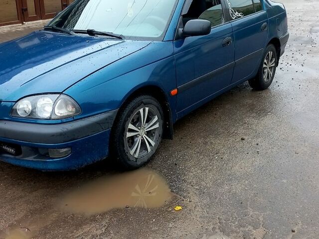 Зеленый Тойота Авенсис, объемом двигателя 1.6 л и пробегом 360 тыс. км за 3100 $, фото 1 на Automoto.ua