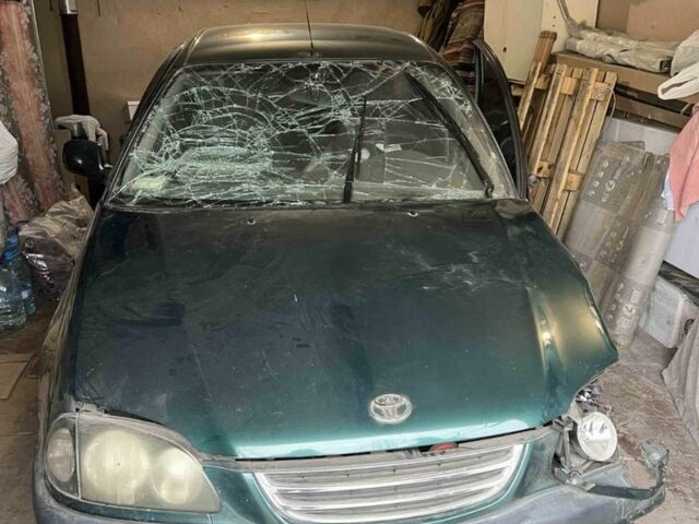 Зелений Тойота Авенсіс, об'ємом двигуна 0 л та пробігом 200 тис. км за 1200 $, фото 1 на Automoto.ua