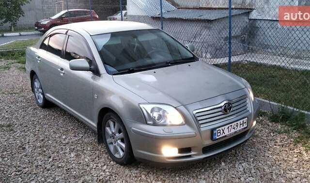 Зеленый Тойота Авенсис, объемом двигателя 1.8 л и пробегом 317 тыс. км за 6000 $, фото 1 на Automoto.ua