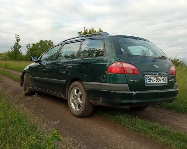 Зеленый Тойота Авенсис, объемом двигателя 1.79 л и пробегом 290 тыс. км за 3800 $, фото 1 на Automoto.ua