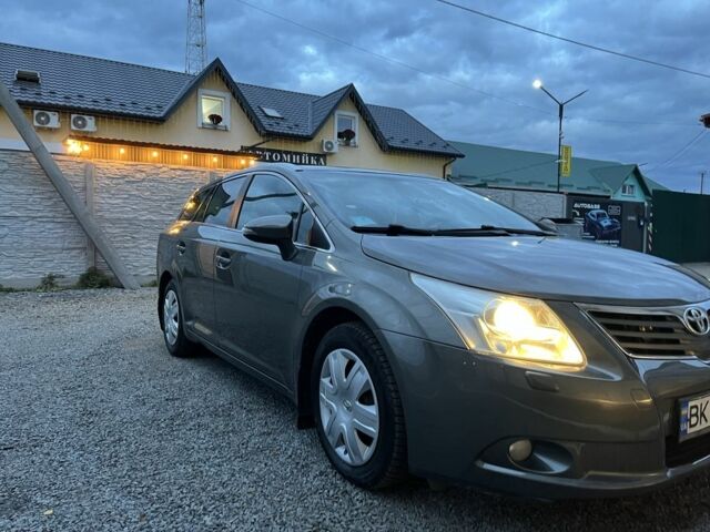 Зеленый Тойота Авенсис, объемом двигателя 2 л и пробегом 277 тыс. км за 8500 $, фото 1 на Automoto.ua