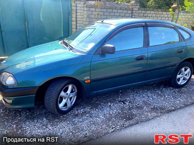 Зеленый Тойота Авенсис, объемом двигателя 2 л и пробегом 430 тыс. км за 2950 $, фото 1 на Automoto.ua