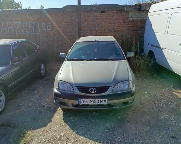 Зеленый Тойота Авенсис, объемом двигателя 2 л и пробегом 344 тыс. км за 3900 $, фото 1 на Automoto.ua