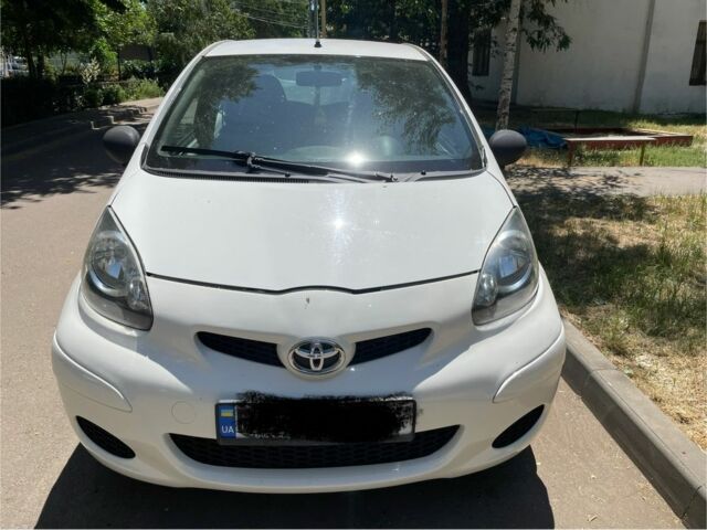 Білий Тойота Айго, об'ємом двигуна 0.9 л та пробігом 170 тис. км за 4000 $, фото 1 на Automoto.ua