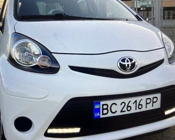Белый Тойота Айго, объемом двигателя 0 л и пробегом 87 тыс. км за 5000 $, фото 1 на Automoto.ua