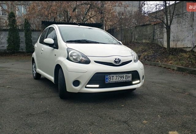 Білий Тойота Айго, об'ємом двигуна 1 л та пробігом 98 тис. км за 6900 $, фото 1 на Automoto.ua