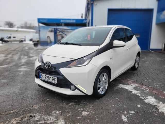 Білий Тойота Айго, об'ємом двигуна 0 л та пробігом 71 тис. км за 7500 $, фото 1 на Automoto.ua