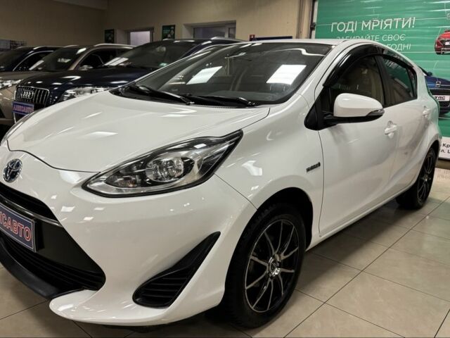 Білий Тойота Айго, об'ємом двигуна 1.5 л та пробігом 108 тис. км за 12000 $, фото 1 на Automoto.ua