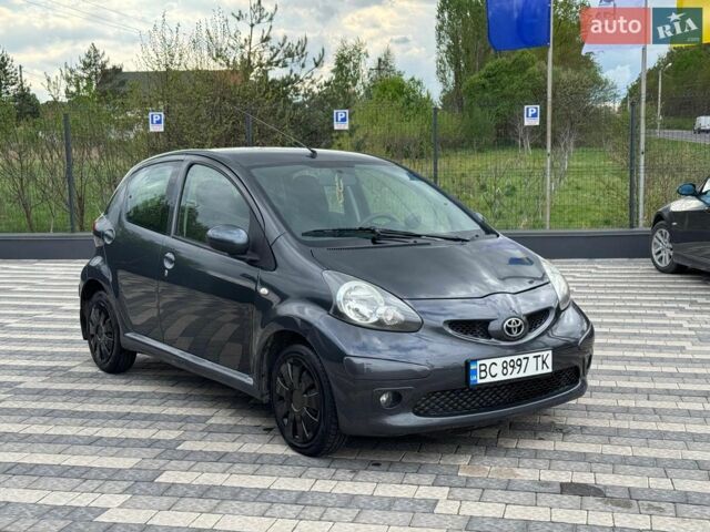 Чорний Тойота Айго, об'ємом двигуна 1 л та пробігом 190 тис. км за 3200 $, фото 1 на Automoto.ua