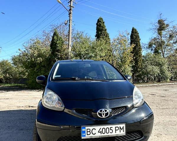 Чорний Тойота Айго, об'ємом двигуна 1 л та пробігом 185 тис. км за 3200 $, фото 1 на Automoto.ua