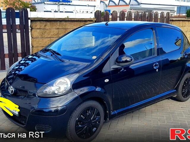 Черный Тойота Айго, объемом двигателя 1 л и пробегом 160 тыс. км за 4500 $, фото 1 на Automoto.ua