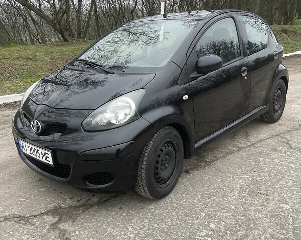 Черный Тойота Айго, объемом двигателя 1 л и пробегом 202 тыс. км за 7000 $, фото 1 на Automoto.ua