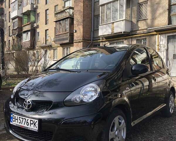 Черный Тойота Айго, объемом двигателя 1 л и пробегом 172 тыс. км за 5900 $, фото 1 на Automoto.ua