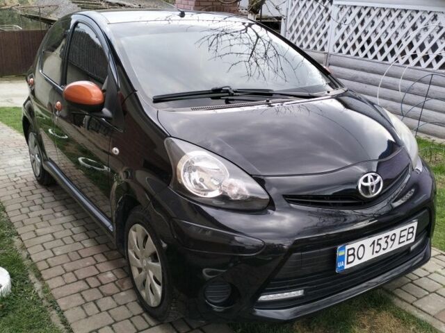 Черный Тойота Айго, объемом двигателя 1 л и пробегом 180 тыс. км за 6200 $, фото 1 на Automoto.ua