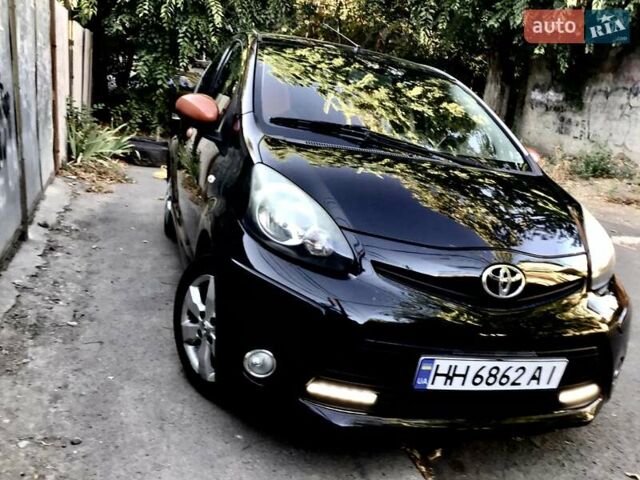 Чорний Тойота Айго, об'ємом двигуна 1 л та пробігом 262 тис. км за 5500 $, фото 1 на Automoto.ua