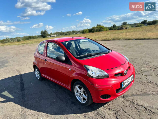 Красный Тойота Айго, объемом двигателя 1 л и пробегом 82 тыс. км за 4200 $, фото 1 на Automoto.ua
