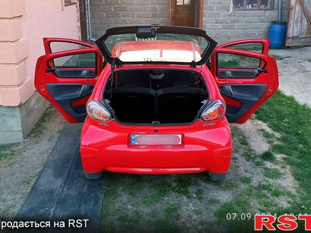 Красный Тойота Айго, объемом двигателя 1 л и пробегом 0 тыс. км за 3800 $, фото 1 на Automoto.ua