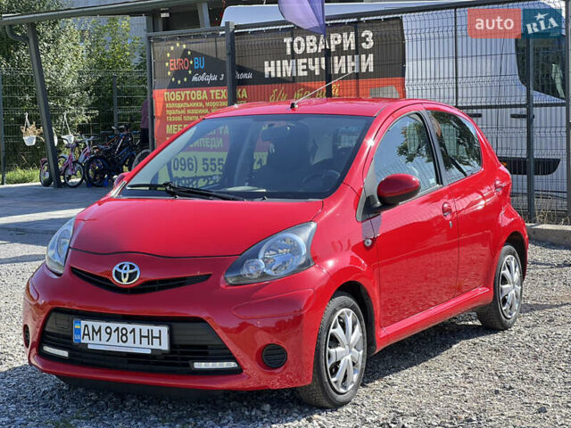 Червоний Тойота Айго, об'ємом двигуна 1 л та пробігом 102 тис. км за 5200 $, фото 1 на Automoto.ua