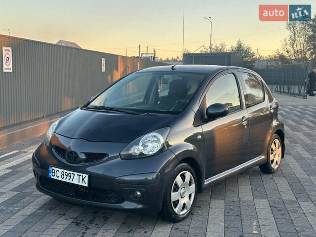 Тойота Айго, объемом двигателя 1 л и пробегом 170 тыс. км за 4000 $, фото 1 на Automoto.ua
