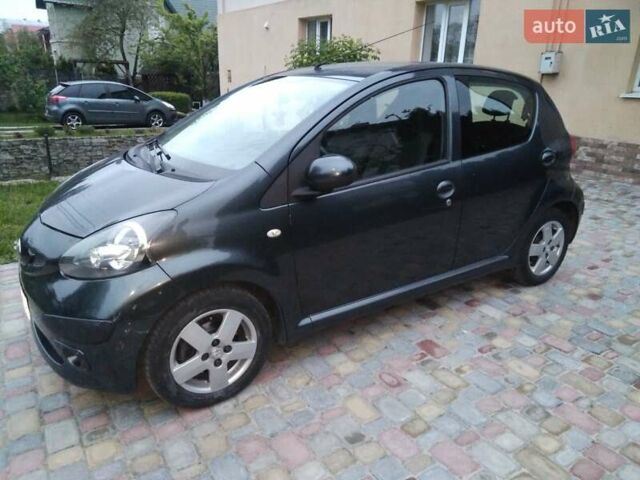 Сірий Тойота Айго, об'ємом двигуна 1 л та пробігом 147 тис. км за 4900 $, фото 1 на Automoto.ua