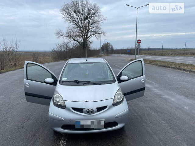 Сірий Тойота Айго, об'ємом двигуна 1 л та пробігом 241 тис. км за 4300 $, фото 1 на Automoto.ua