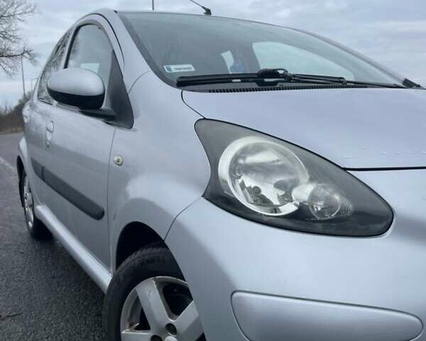 Серый Тойота Айго, объемом двигателя 1.78 л и пробегом 256 тыс. км за 4000 $, фото 1 на Automoto.ua