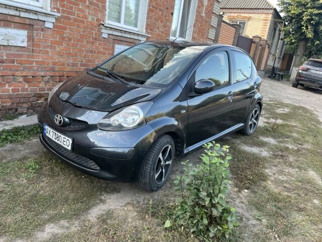 Сірий Тойота Айго, об'ємом двигуна 1 л та пробігом 180 тис. км за 3500 $, фото 1 на Automoto.ua