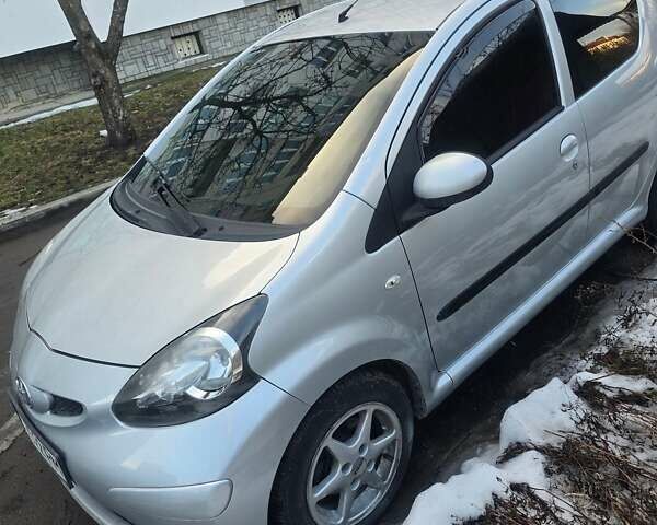 Сірий Тойота Айго, об'ємом двигуна 1 л та пробігом 180 тис. км за 4500 $, фото 1 на Automoto.ua