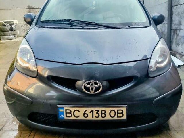 Серый Тойота Айго, объемом двигателя 1 л и пробегом 239 тыс. км за 4000 $, фото 1 на Automoto.ua