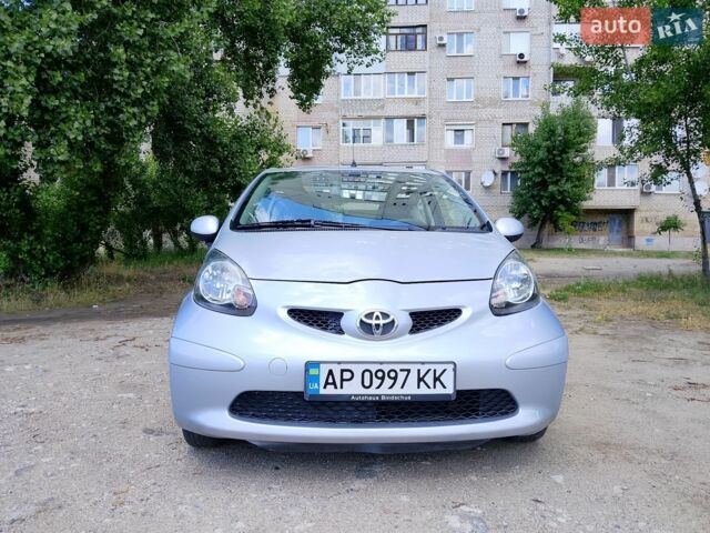 Сірий Тойота Айго, об'ємом двигуна 1 л та пробігом 158 тис. км за 4500 $, фото 1 на Automoto.ua