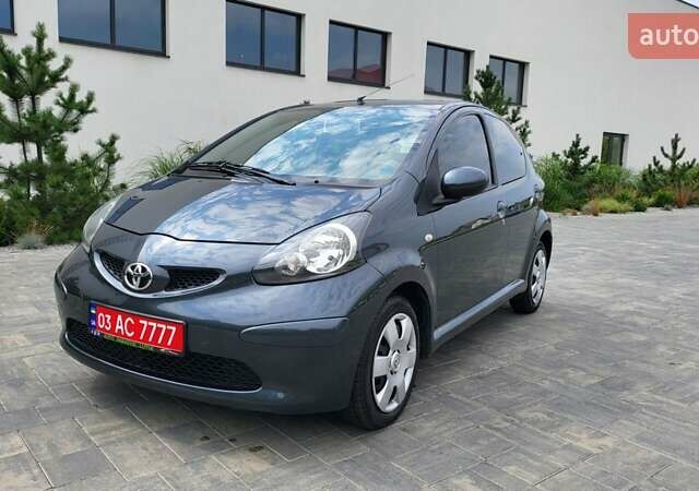 Сірий Тойота Айго, об'ємом двигуна 1 л та пробігом 175 тис. км за 5750 $, фото 1 на Automoto.ua