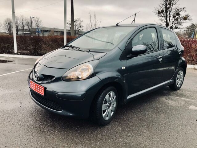 Сірий Тойота Айго, об'ємом двигуна 1 л та пробігом 136 тис. км за 5100 $, фото 1 на Automoto.ua
