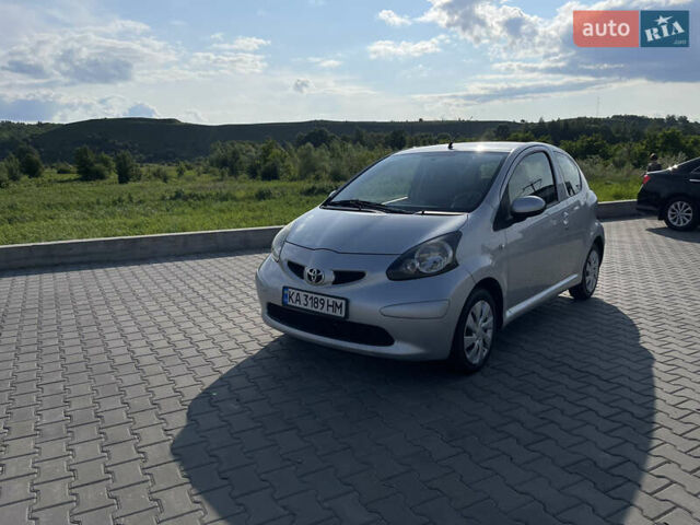 Серый Тойота Айго, объемом двигателя 1 л и пробегом 254 тыс. км за 5900 $, фото 1 на Automoto.ua