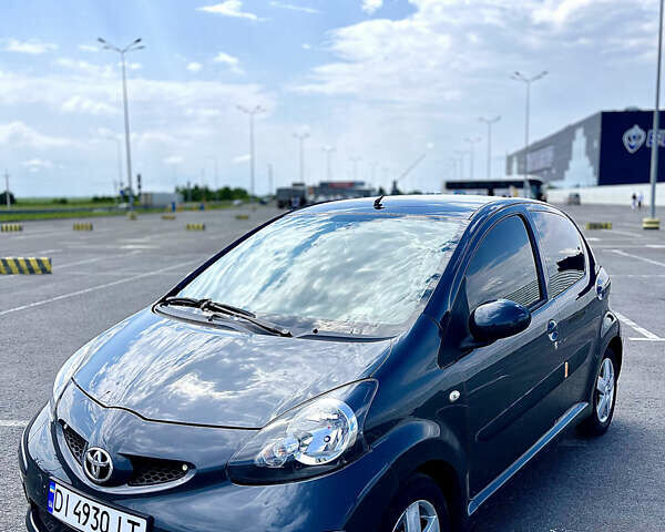 Серый Тойота Айго, объемом двигателя 1 л и пробегом 99 тыс. км за 5550 $, фото 1 на Automoto.ua