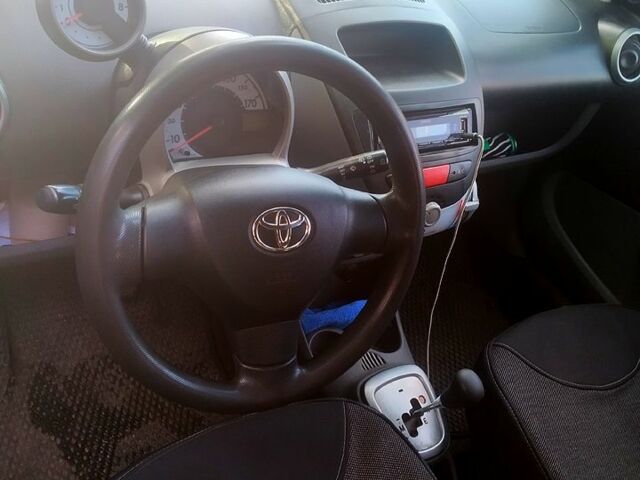 Сірий Тойота Айго, об'ємом двигуна 1 л та пробігом 172 тис. км за 5000 $, фото 1 на Automoto.ua