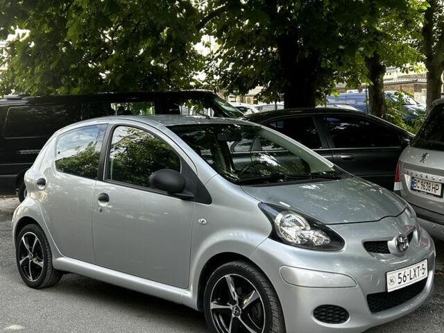 Сірий Тойота Айго, об'ємом двигуна 0 л та пробігом 215 тис. км за 5100 $, фото 1 на Automoto.ua