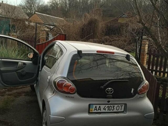 Сірий Тойота Айго, об'ємом двигуна 1 л та пробігом 168 тис. км за 4500 $, фото 1 на Automoto.ua