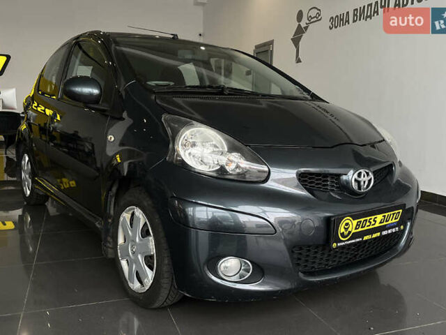Серый Тойота Айго, объемом двигателя 1 л и пробегом 173 тыс. км за 5000 $, фото 1 на Automoto.ua