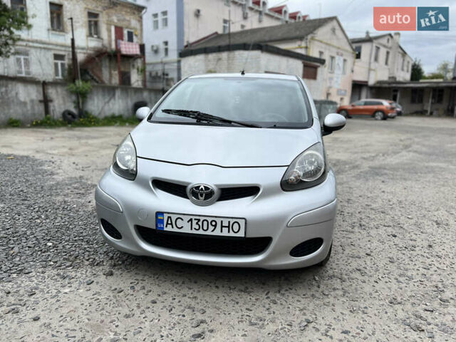 Сірий Тойота Айго, об'ємом двигуна 1 л та пробігом 197 тис. км за 5400 $, фото 1 на Automoto.ua