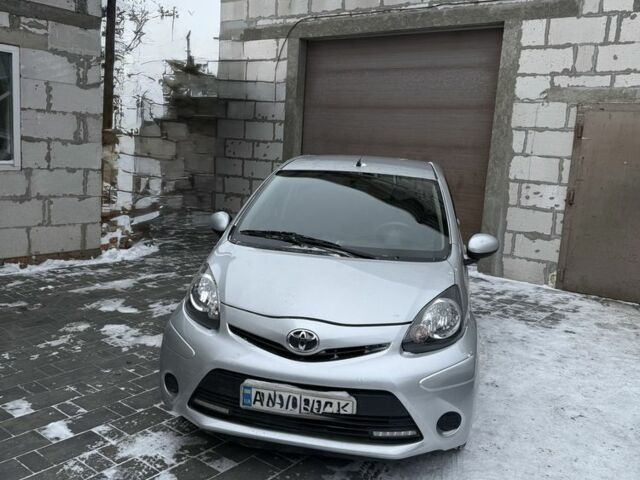 Серый Тойота Айго, объемом двигателя 1 л и пробегом 170 тыс. км за 6000 $, фото 1 на Automoto.ua