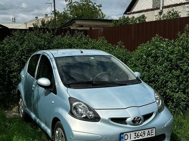 Синий Тойота Айго, объемом двигателя 1 л и пробегом 144 тыс. км за 4200 $, фото 1 на Automoto.ua