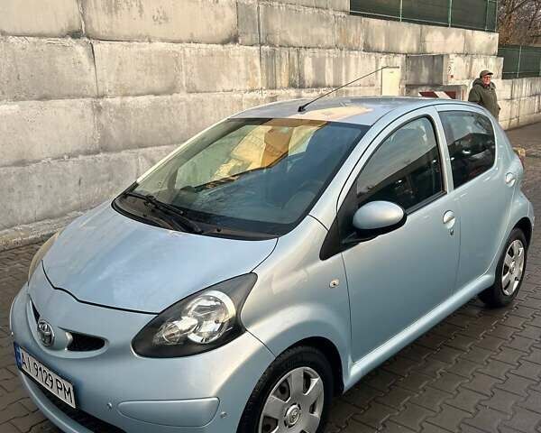 Синій Тойота Айго, об'ємом двигуна 1 л та пробігом 137 тис. км за 4500 $, фото 1 на Automoto.ua