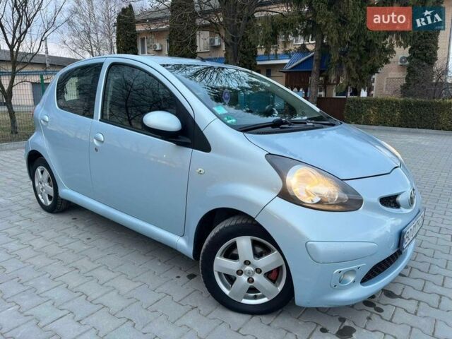 Синий Тойота Айго, объемом двигателя 1.1 л и пробегом 283 тыс. км за 3600 $, фото 1 на Automoto.ua