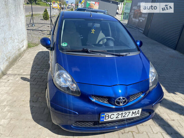 Синій Тойота Айго, об'ємом двигуна 1 л та пробігом 153 тис. км за 3999 $, фото 1 на Automoto.ua