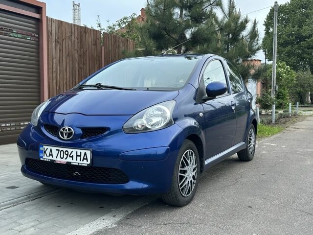 Синий Тойота Айго, объемом двигателя 1 л и пробегом 210 тыс. км за 4000 $, фото 1 на Automoto.ua