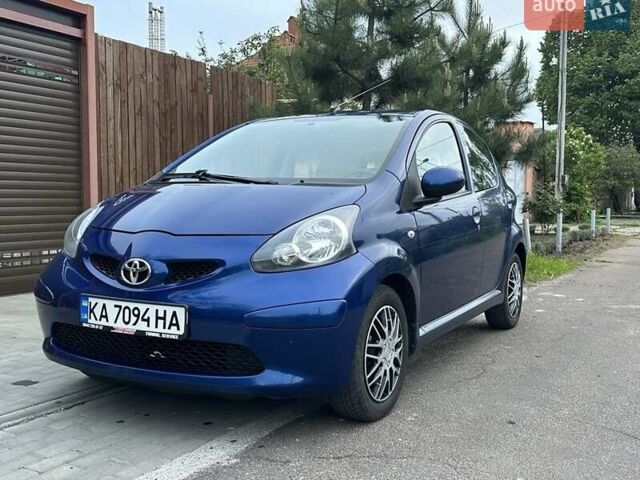 Синий Тойота Айго, объемом двигателя 1 л и пробегом 210 тыс. км за 4000 $, фото 1 на Automoto.ua